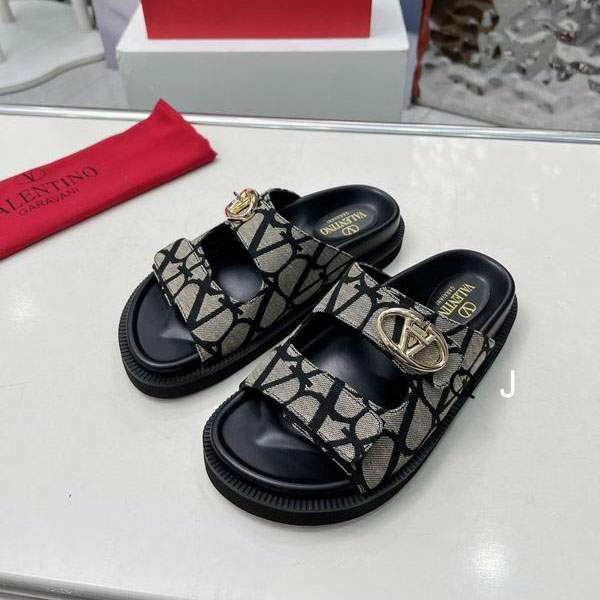 Picture of Valentino Shoes _SKUValentinosz35-40J110220129